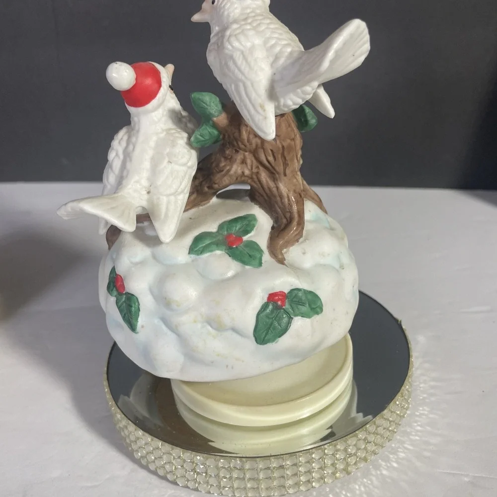 Vintage Christmas Music Box Display Snow Birds - Pre-Owned‎ Windup